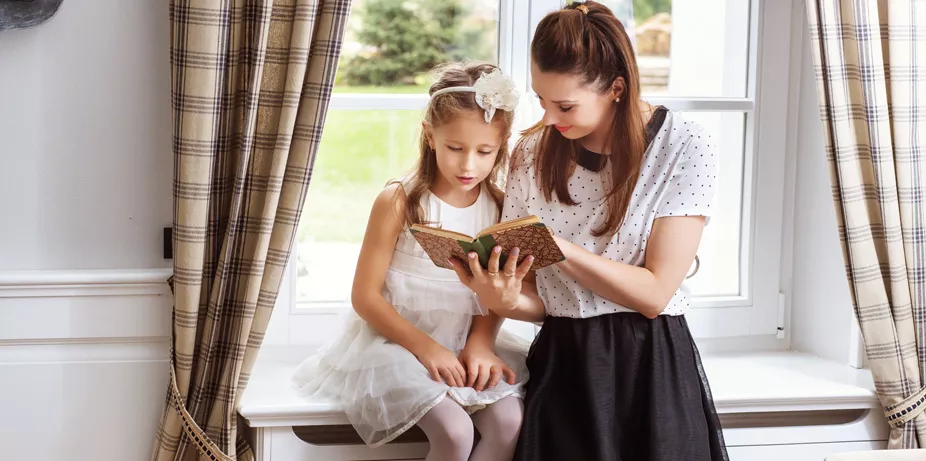 Russische Mutter und Tochter Erziehung russisches Mädchen