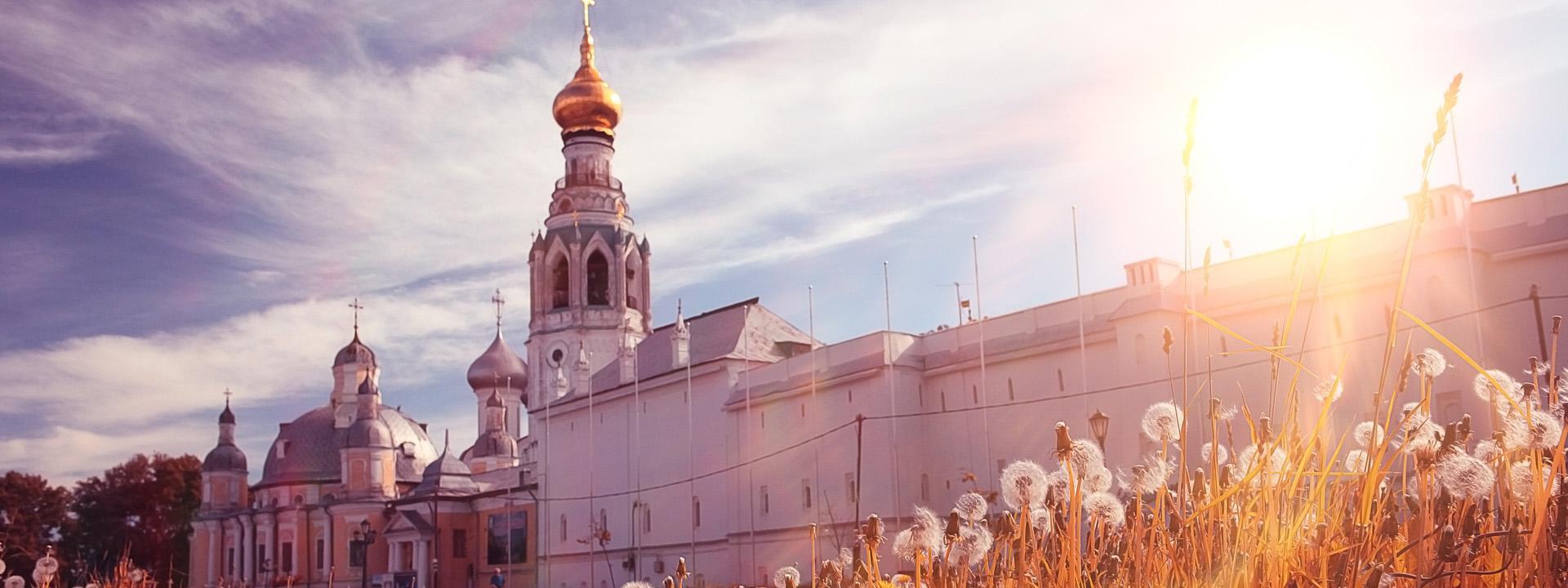 Russische Kirche im Sommer