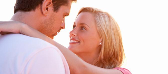 Glückliches internationales Paar